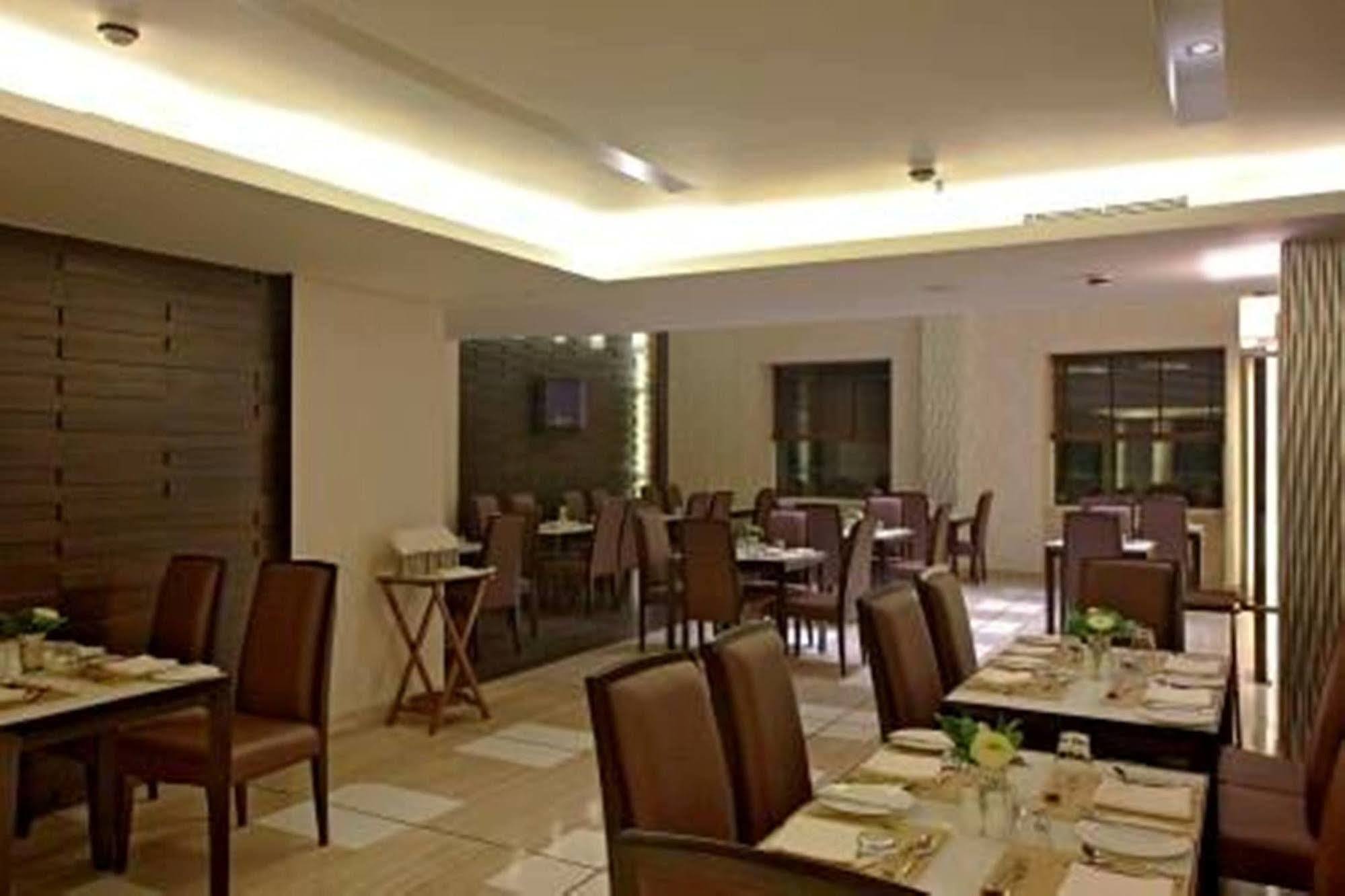 Radisson Hotel Sector 29 Gurugram Гургаон Экстерьер фото