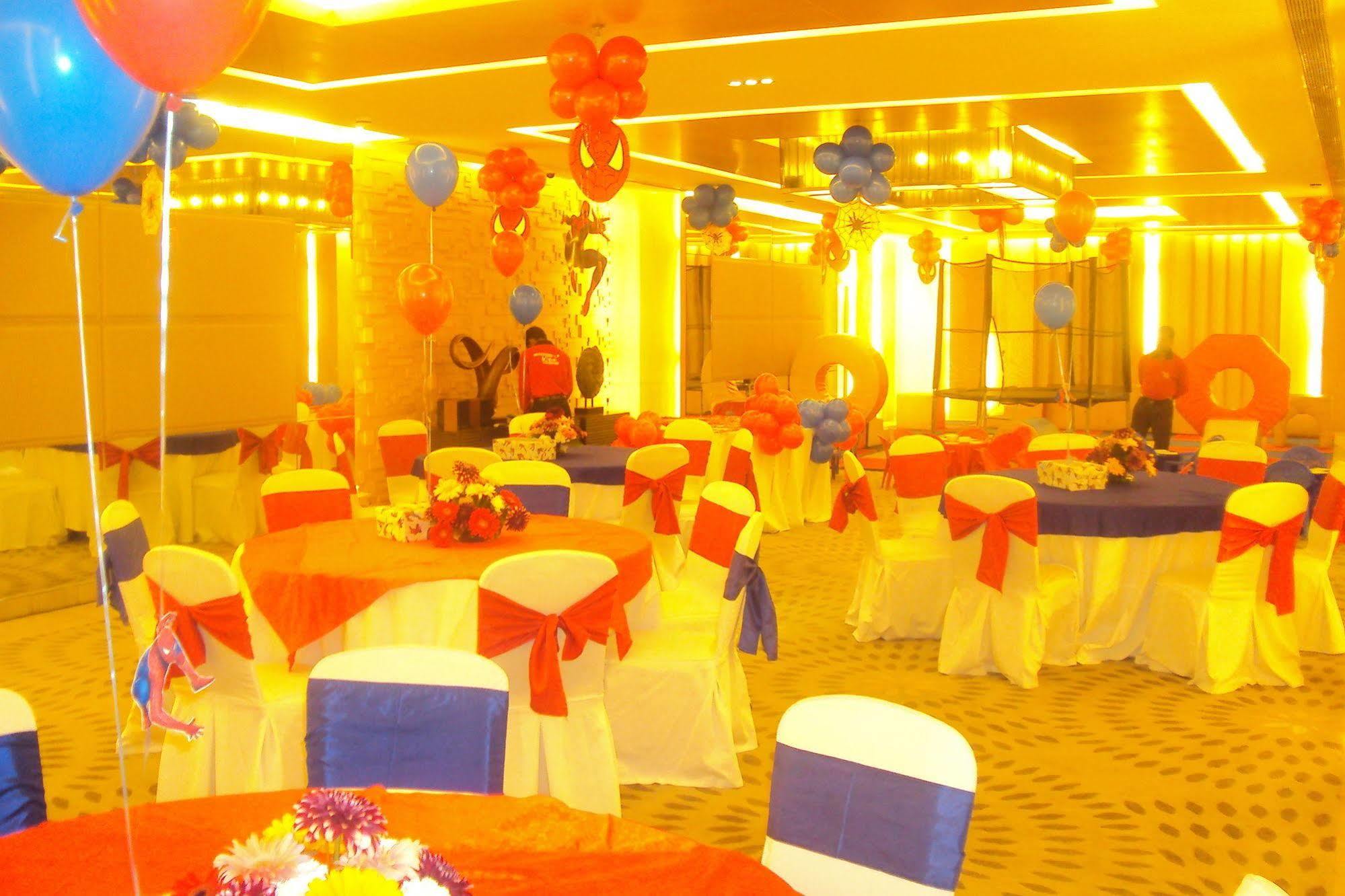Radisson Hotel Sector 29 Gurugram Гургаон Экстерьер фото